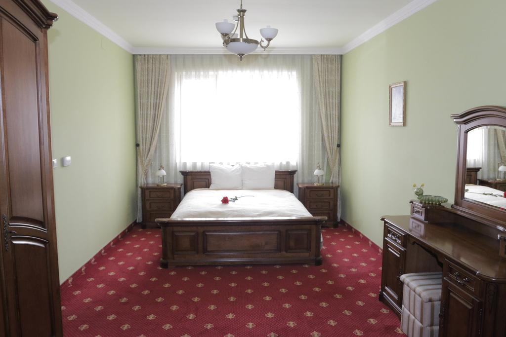 Hotel Slavia Salonta 外观 照片
