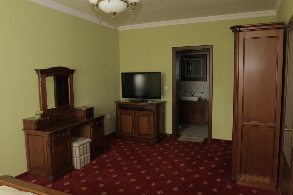 Hotel Slavia Salonta 外观 照片