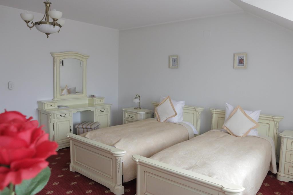 Hotel Slavia Salonta 外观 照片