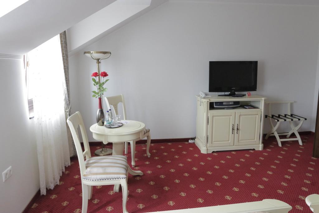 Hotel Slavia Salonta 外观 照片