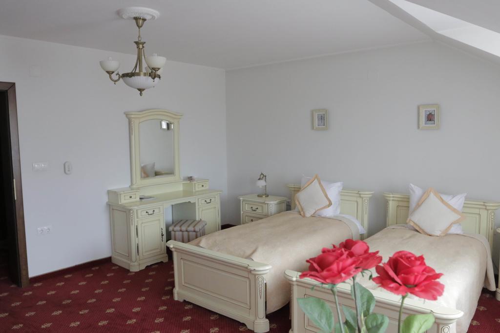 Hotel Slavia Salonta 外观 照片