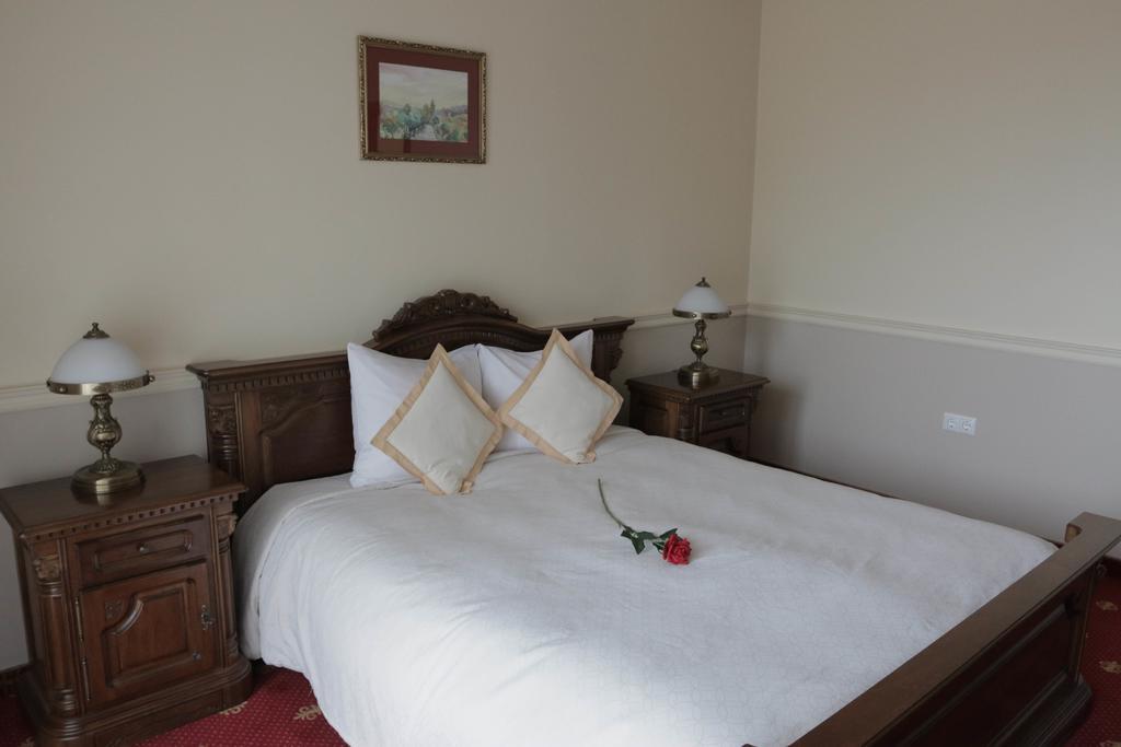 Hotel Slavia Salonta 外观 照片