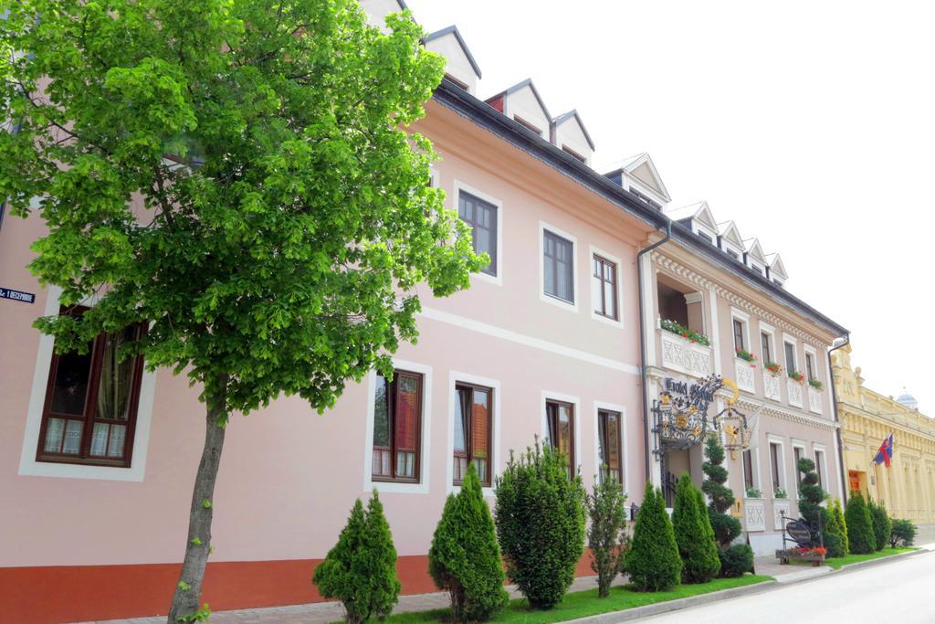 Hotel Slavia Salonta 外观 照片