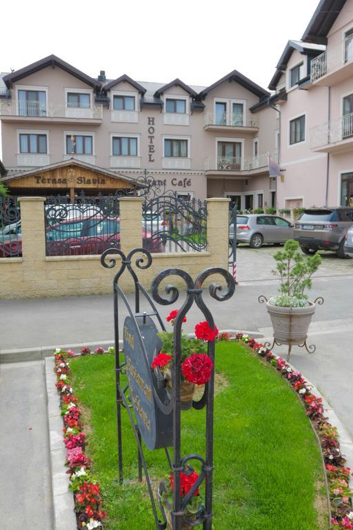 Hotel Slavia Salonta 外观 照片