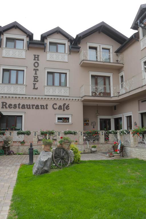 Hotel Slavia Salonta 外观 照片