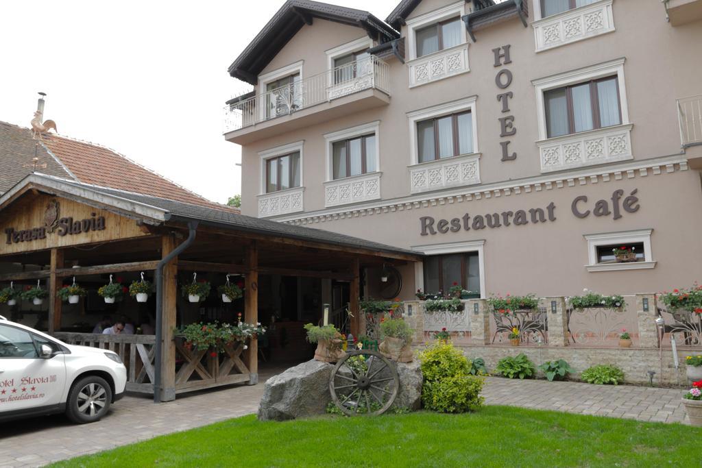 Hotel Slavia Salonta 外观 照片