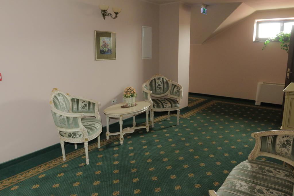 Hotel Slavia Salonta 外观 照片