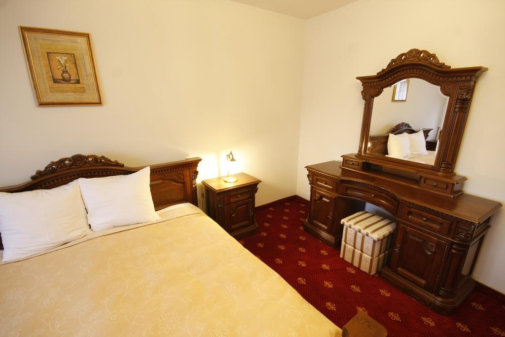 Hotel Slavia Salonta 外观 照片