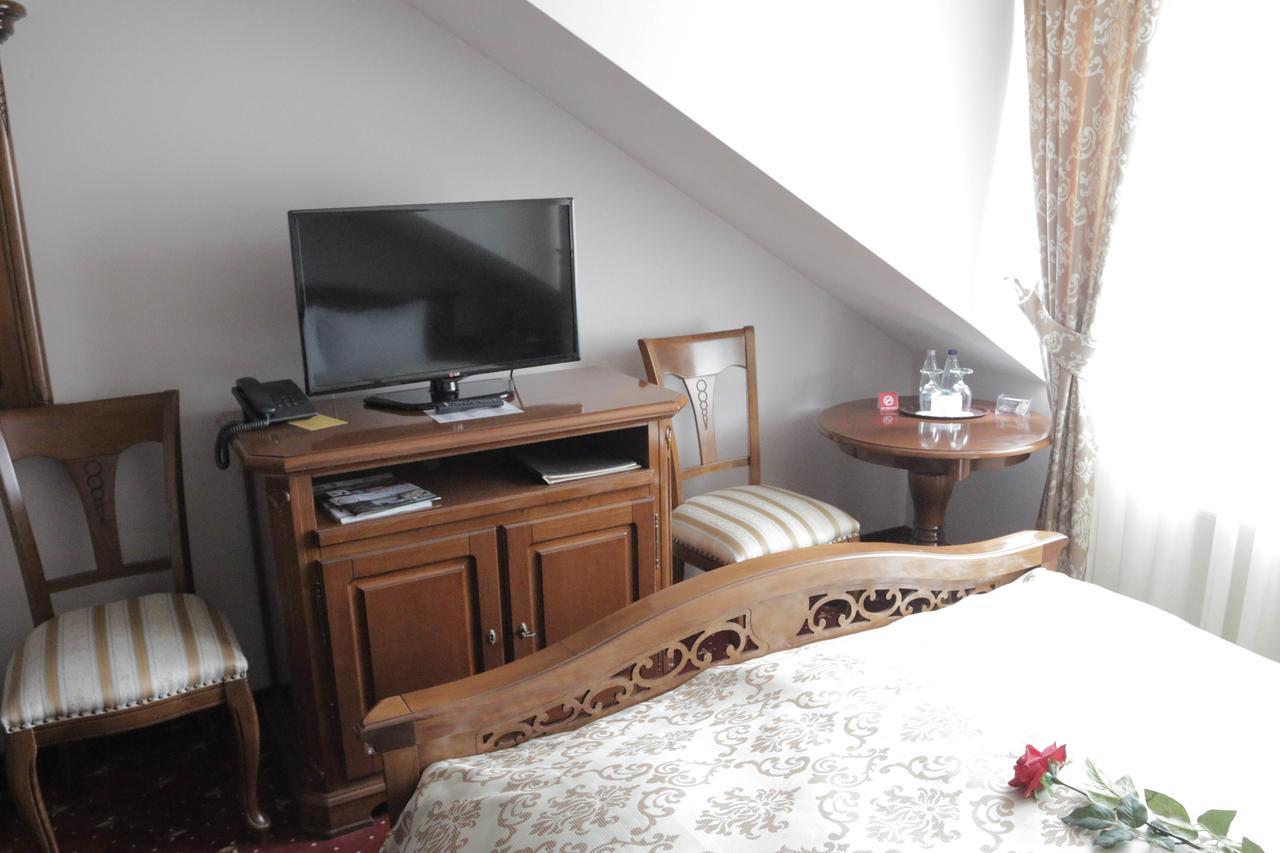 Hotel Slavia Salonta 外观 照片