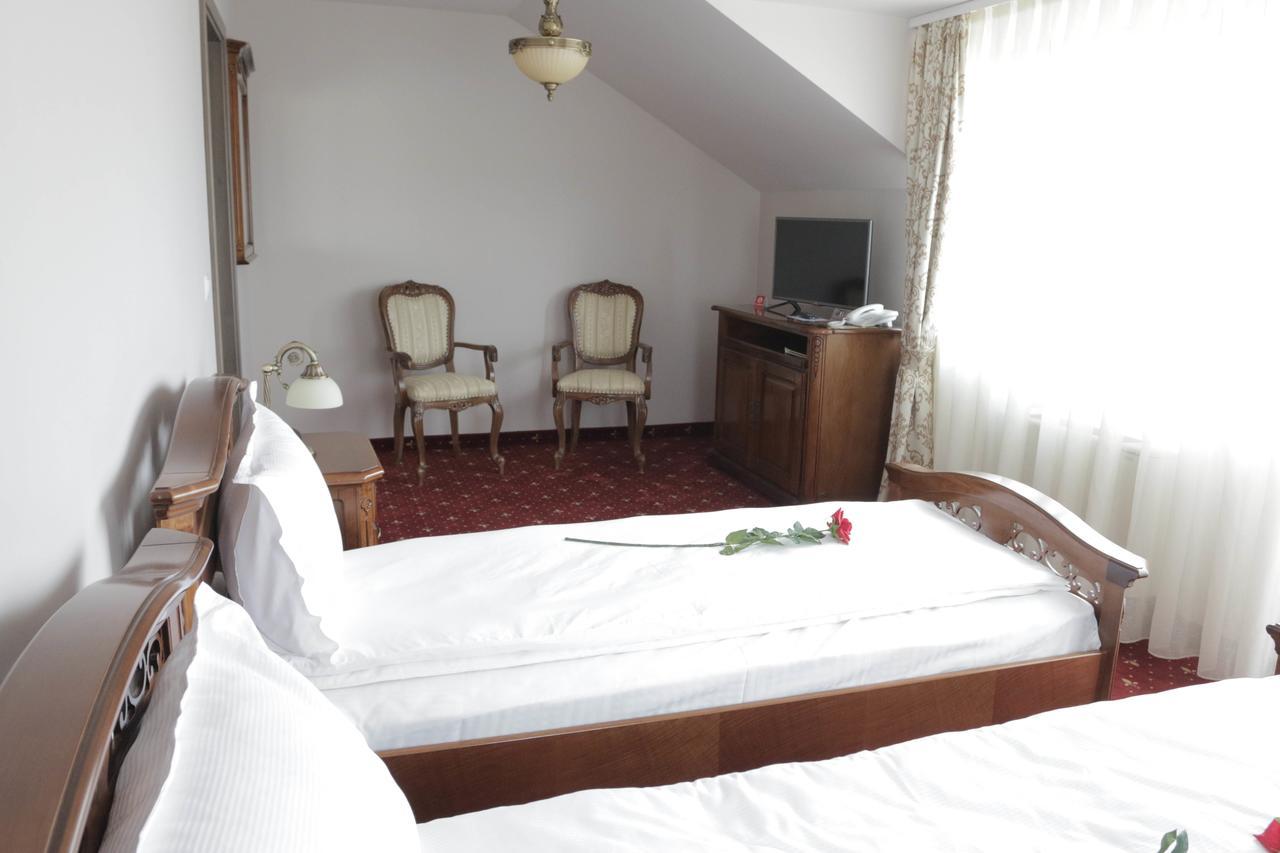 Hotel Slavia Salonta 外观 照片