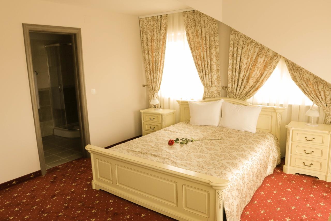Hotel Slavia Salonta 外观 照片